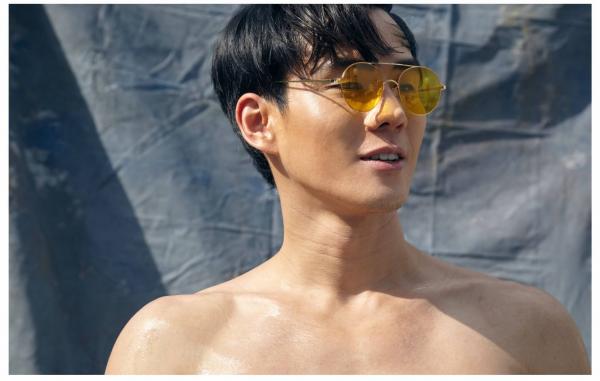 AWESOME-MEN-5--Prinzzer